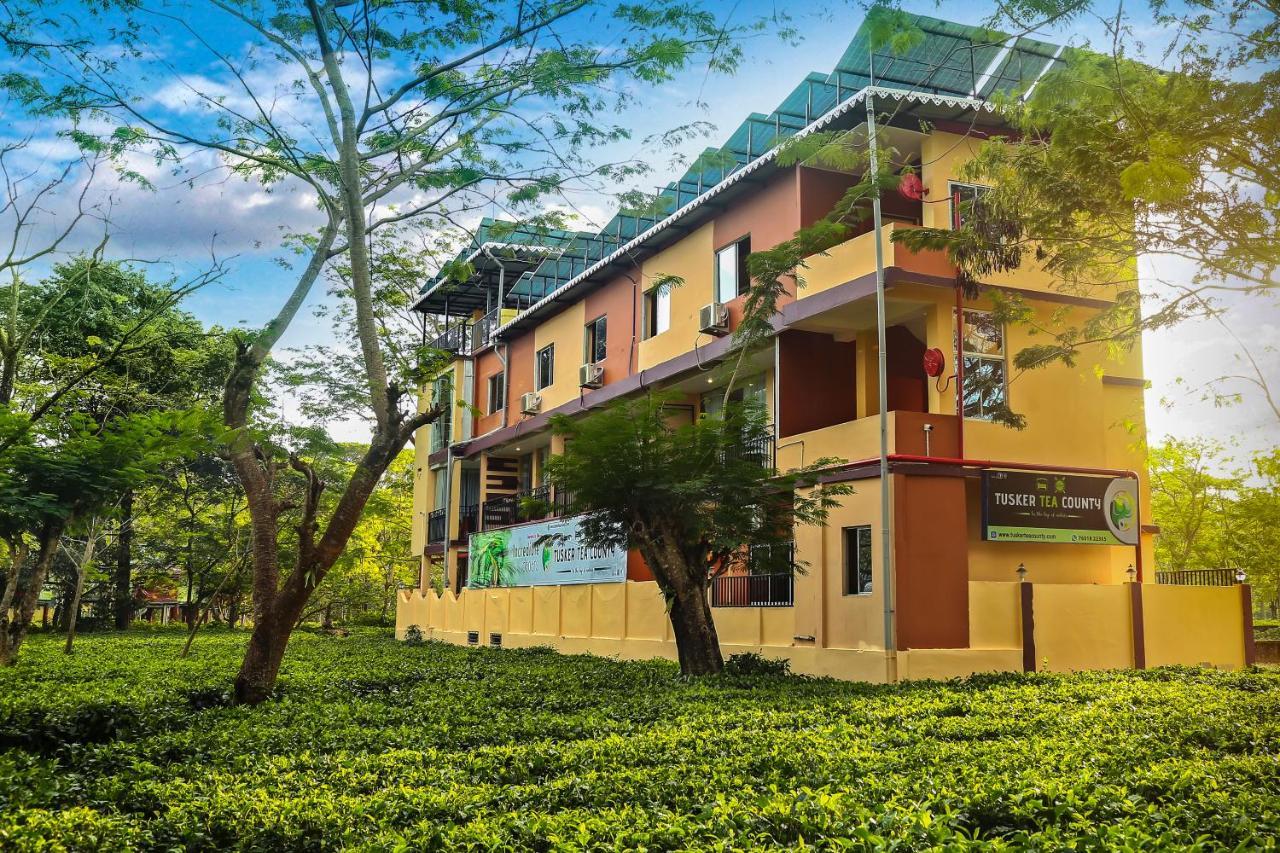 Hotel Tusker Tea County à Chālsa Extérieur photo