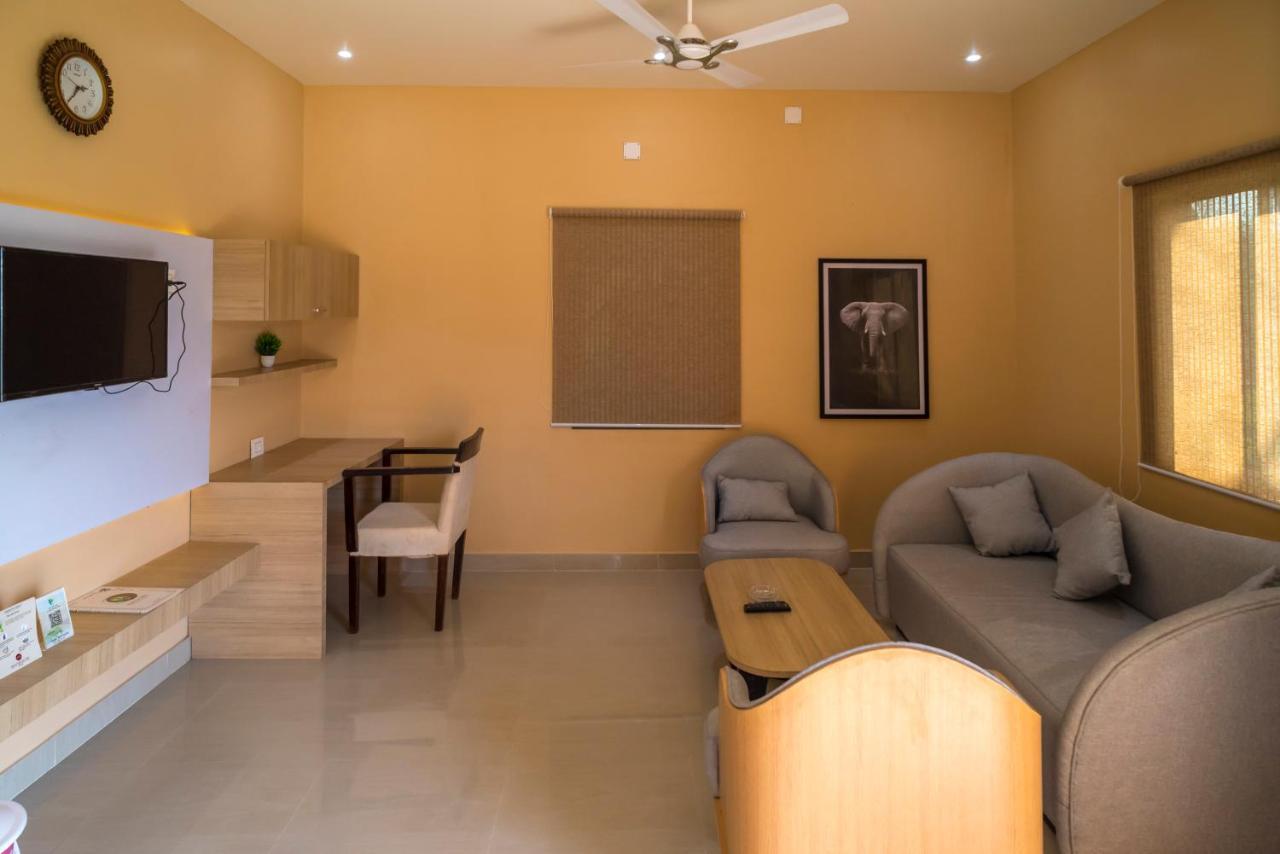 Hotel Tusker Tea County à Chālsa Extérieur photo
